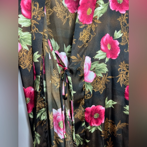 Sophia by Delicates - size small - silky soft kimono tie robe. 3/4 sleeves. - Picture 4 of 7